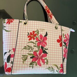 Guess purse, adorable